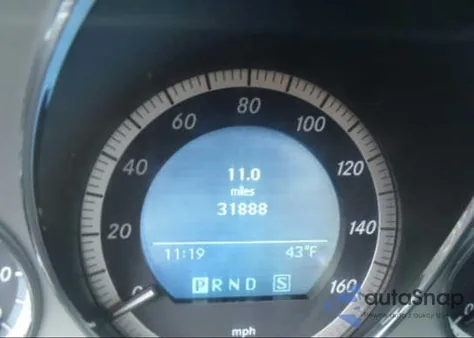 2009 Mercedes-Benz C300 4 Matic z USA, uszkodzony, nr VIN WDDGF81X89R044480